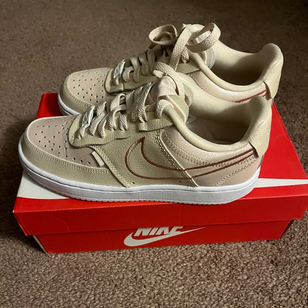 NEW NEVER WORN Nike court vision low top sneakers